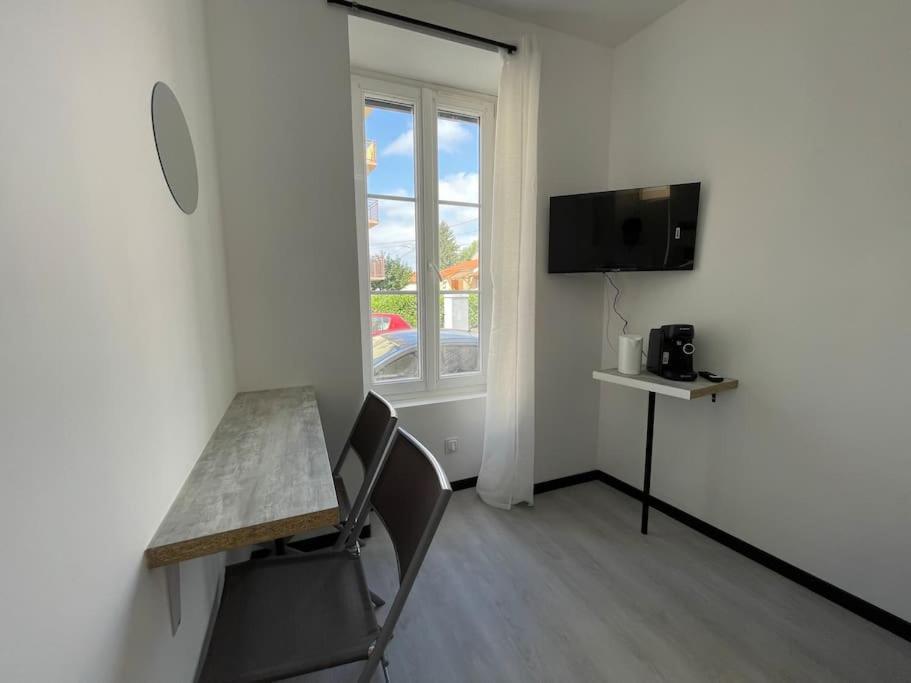 Studio A2 18M2 Cosy 5Minutes Gare Parking Gratuit Rue De La Mure Roanne Exterior foto