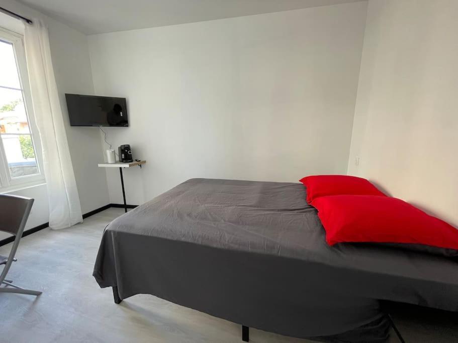 Studio A2 18M2 Cosy 5Minutes Gare Parking Gratuit Rue De La Mure Roanne Exterior foto